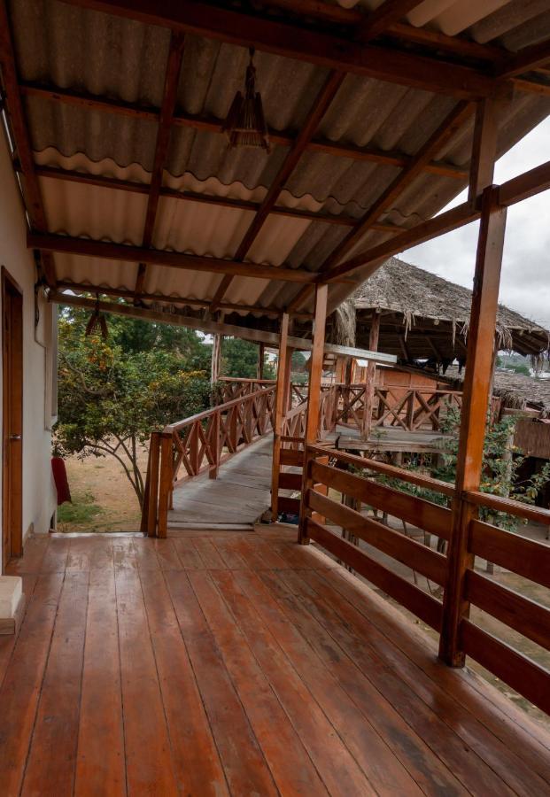 Hostal Tortuga Dorada Пуэрто-Лопес Экстерьер фото