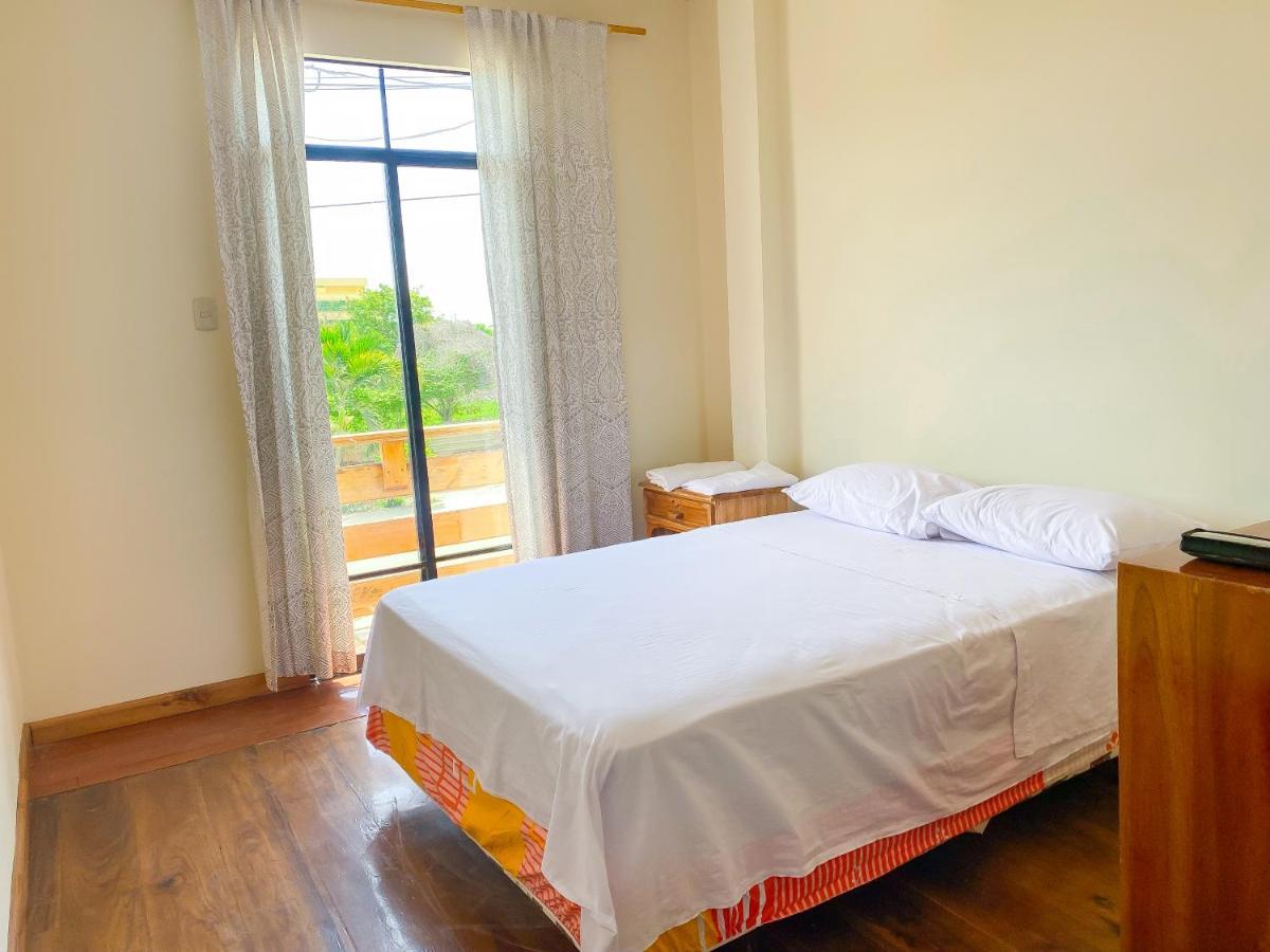Hostal Tortuga Dorada Пуэрто-Лопес Экстерьер фото