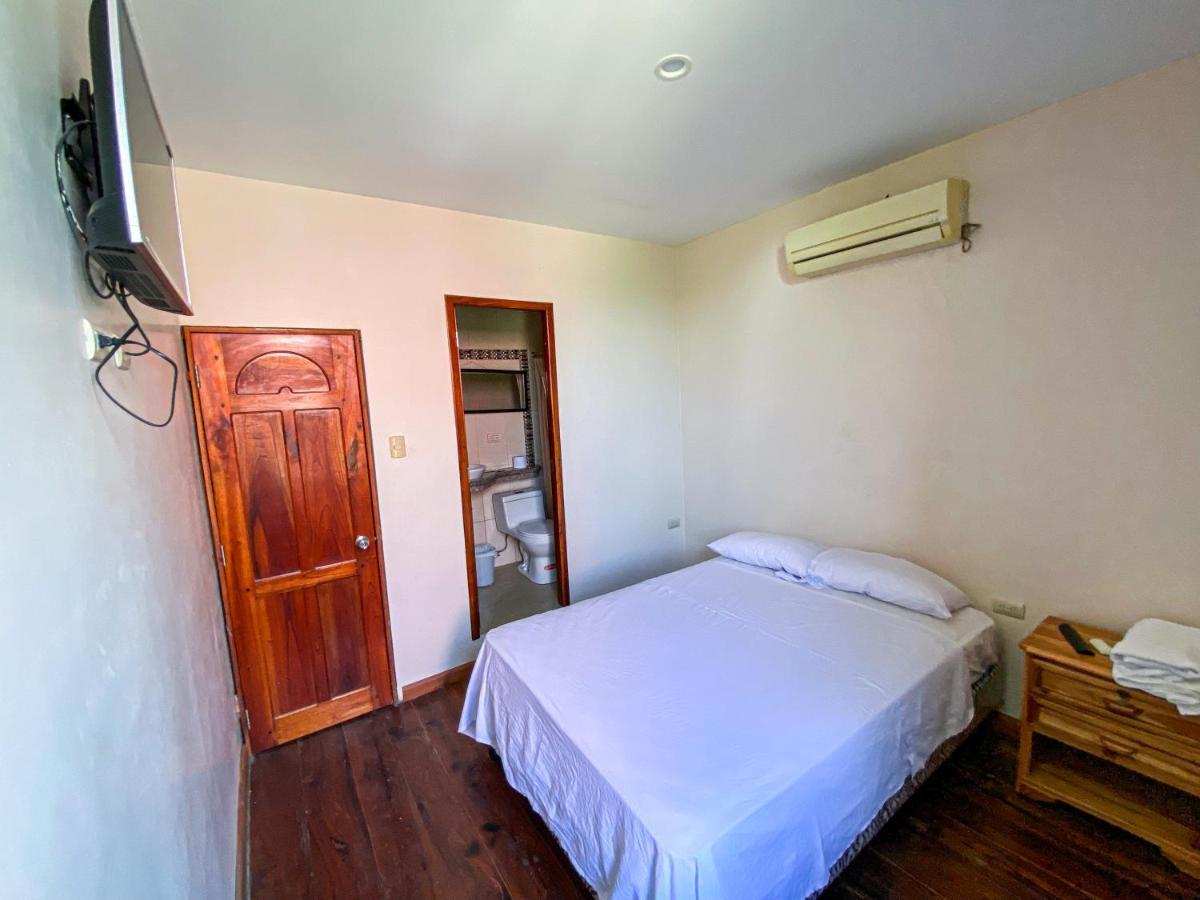 Hostal Tortuga Dorada Пуэрто-Лопес Экстерьер фото